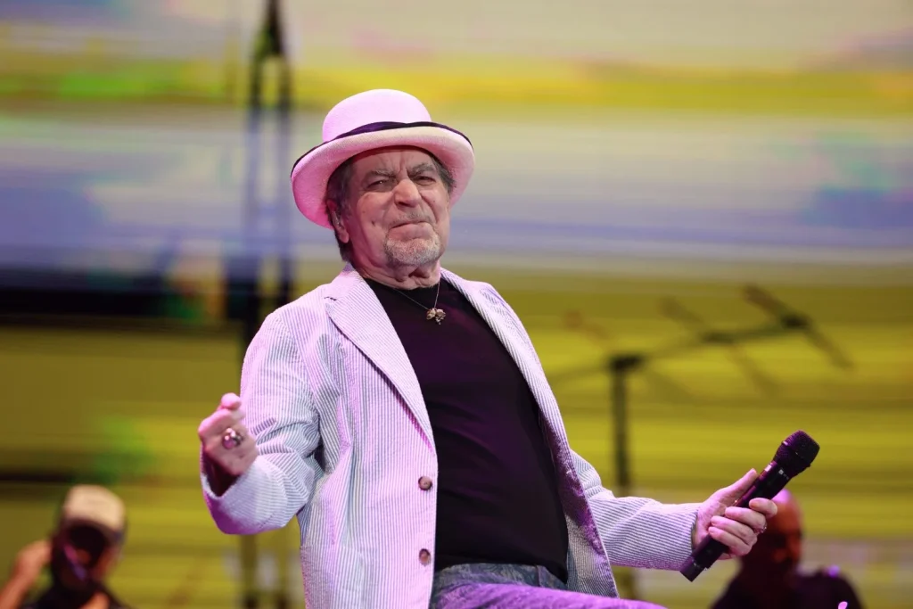 El cantautor Joaquín Sabina durante su actuación en la Maestranza de Sevilla. A 04 de septiembre de 2025 en Sevilla, Andalucía. Fuente: Agencias