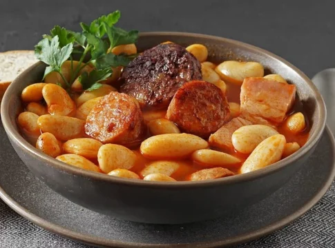 El truco que nunca te contaron: así se prepara la fabada asturiana que conquista hasta a los peques. El truco que nunca te contaron: así se prepara la fabada asturiana que conquista hasta a los peques.