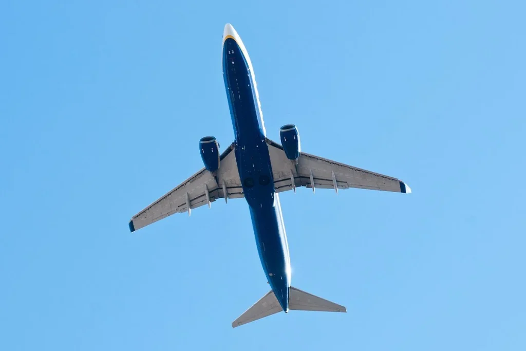 Gracias a Elon Musk, ahora es posible disfrutar de internet ultrarrápido durante vuelos comerciales