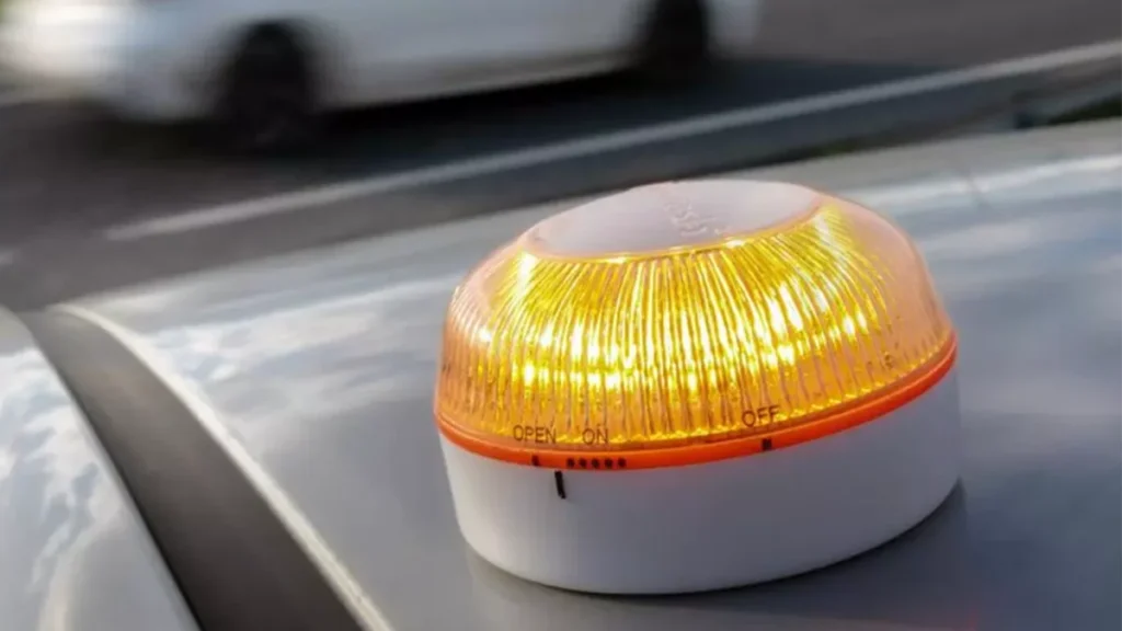 Guía de la baliza V16 que debe llevar tu coche: precio, funcionamiento y cuáles son fiables Fuente: Europa Press