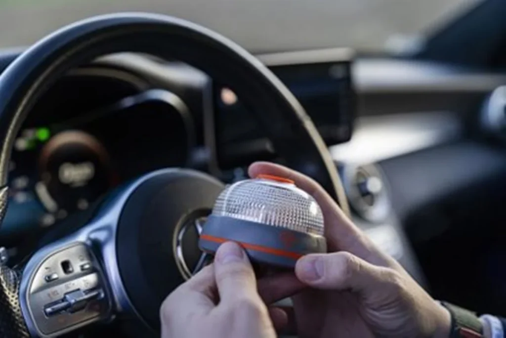Guía de la baliza V16 que debe llevar tu coche: precio, funcionamiento y cuáles son fiables Fuente: Europa Press