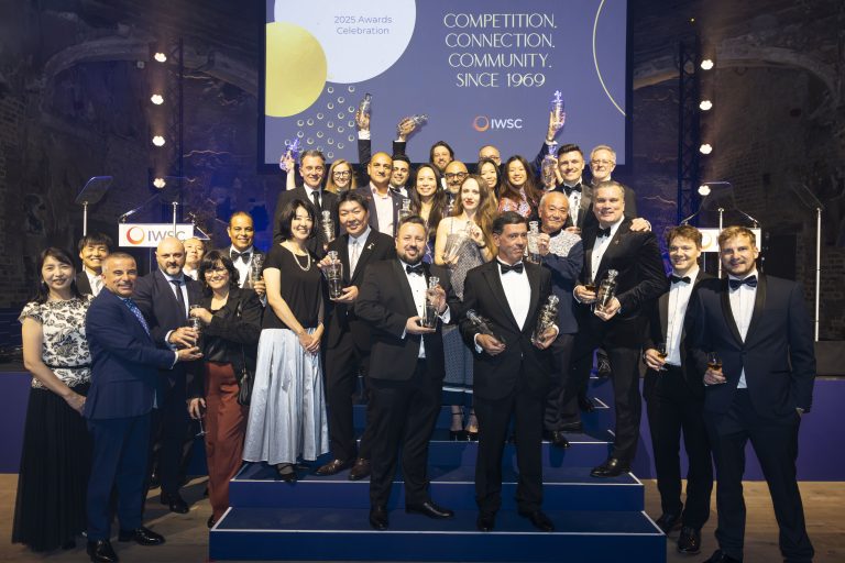 Paco & Lola recibe el White Wine Producer Trophy 2025 como mejor bodega productora de vino blanco del mundo