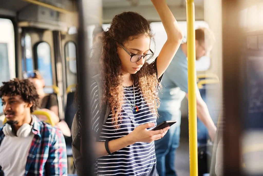 No solo falta puntualidad: el transporte público debe inspirarse en Netflix para ganar usuarios 3 Inspirarse en el modelo de Netflix puede impulsar la popularidad del transporte público y mejorar la satisfacción