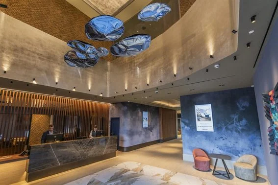 Dentro de las reseñas de los hoteles: ¿Tiene más reputación uno que responde rápido o uno con mejores instalaciones? 1 Instalaciones: el factor silencioso que mueve la balanza