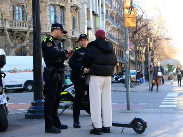 La DGT endurece las normas en Barcelona: cambios en la circulación y al aparcar en 2026