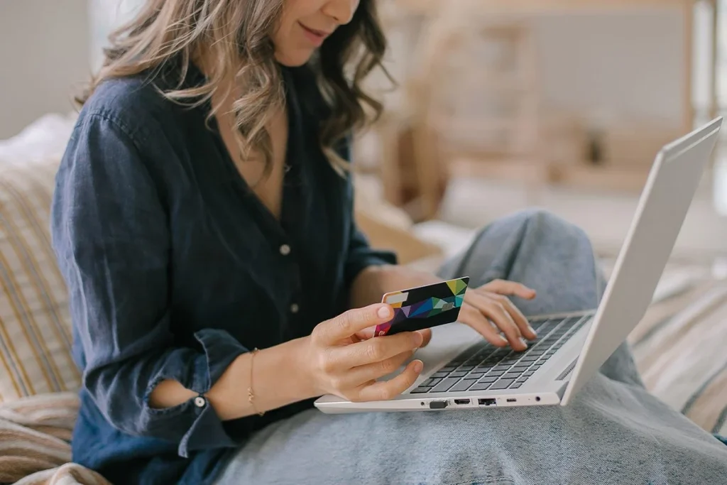 Adiós tiendas online: la alianza entre ChatGPT y PayPal impulsa un nuevo modelo de compra 22 La alianza estratégica entre ChatGPT y PayPal marca el fin de las tiendas online tradicionales