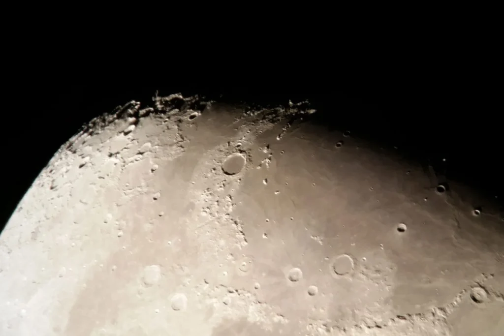 La exploración continua revela misterios inéditos en la área oculta de la Luna