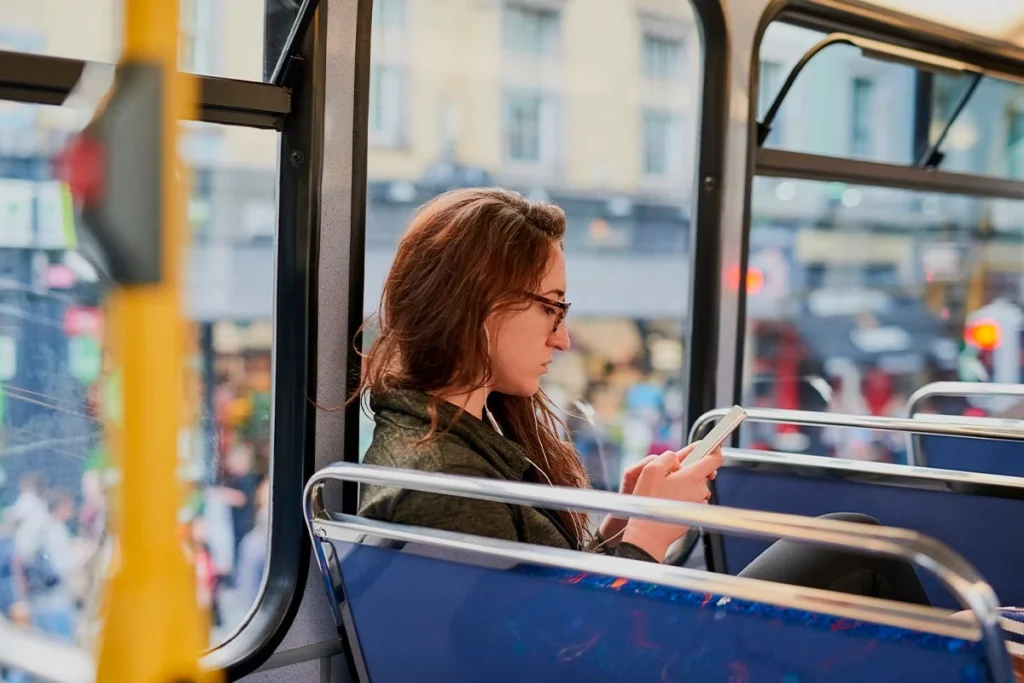 No solo falta puntualidad: el transporte público debe inspirarse en Netflix para ganar usuarios 2 La innovación en transporte público se basa en la personalización y oferta digital de plataformas como Netflix