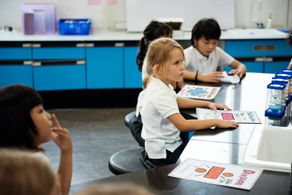 La inteligencia artificial hace posible una educación personalizada y adaptativa en el aula moderna