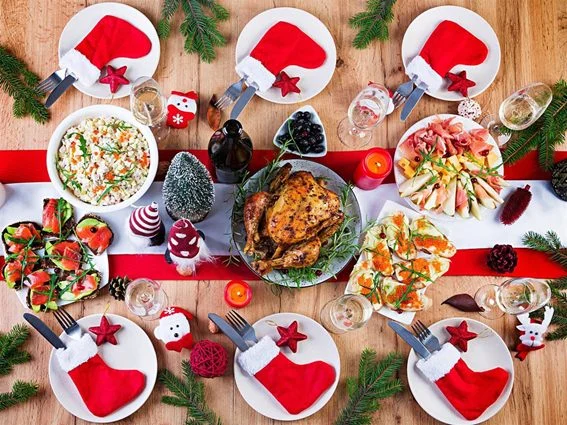 Los hogares españoles rediseñan la Navidad y los regalos pierden peso frente a las comidas y cenas 1 La mesa manda: más gasto en comida, menos en adornos y caprichos