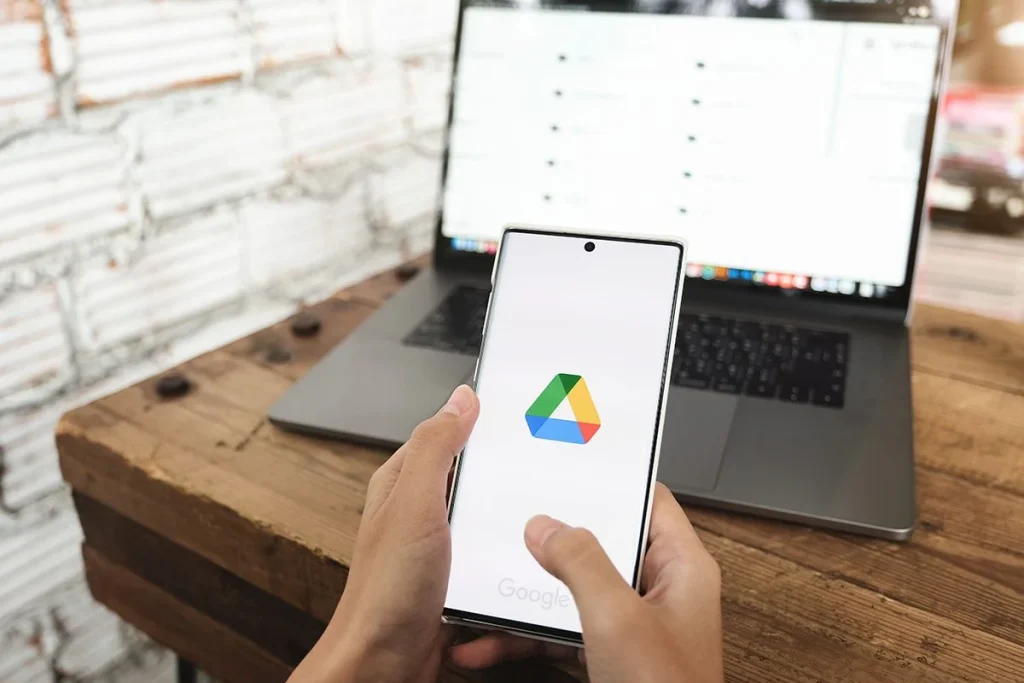 La última actualización de Google Drive convierte PDFs extensos en resúmenes de audio de entre 2 y 10 minutos
