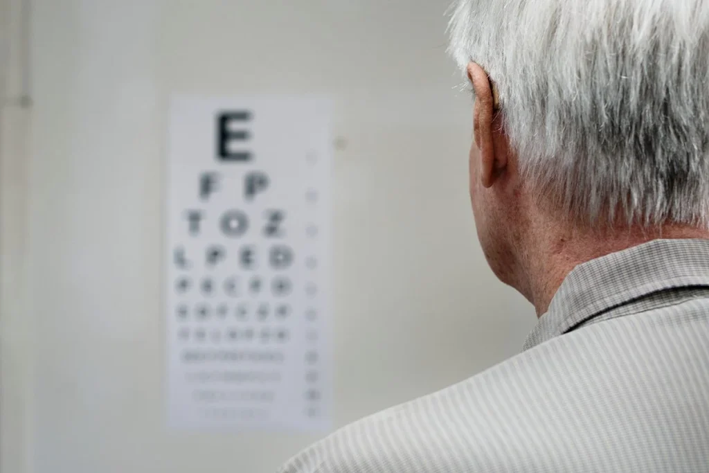 Las últimas tecnologías oftalmológicas ofrecen soluciones eficaces para personas mayores con pérdida de visión