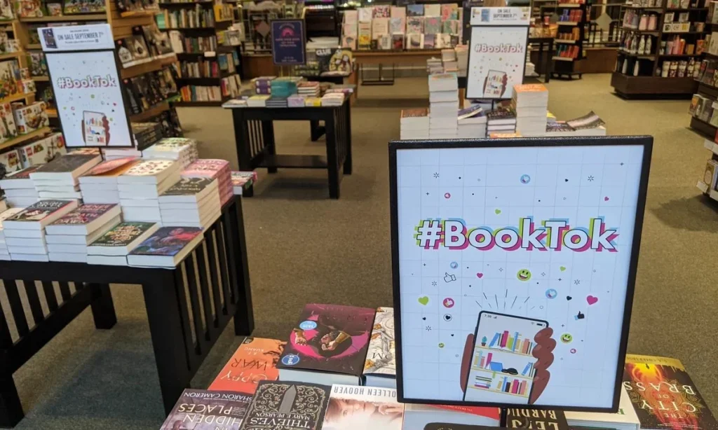 Los libros que arrasan en TikTok (y que realmente merecen la pena)