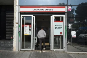 Menos paro, pero más gente dependiendo de subsidios