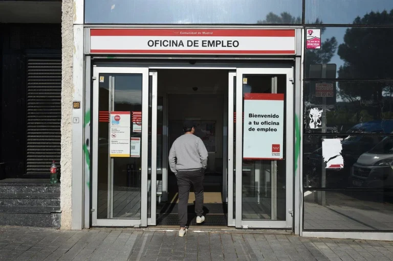 Subsidio de 480 euros para mayores de 52 años: quién puede pedirlo y cómo cotiza para la jubilación