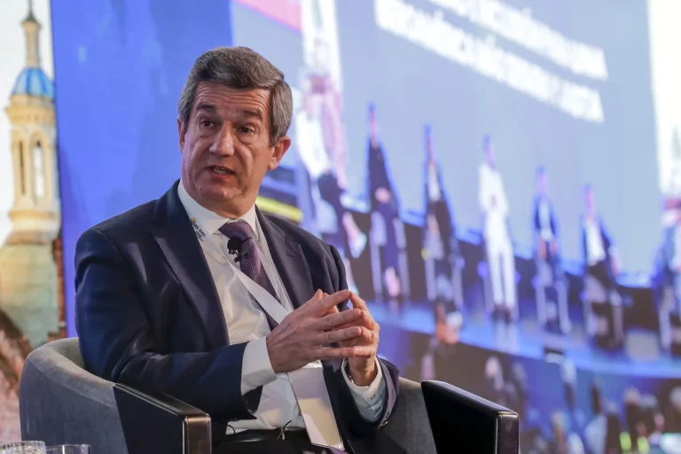 Según Miguel Arrufat, las universidades que no definan una estrategia de integración de la IA corren el riesgo de quedarse rezagadas