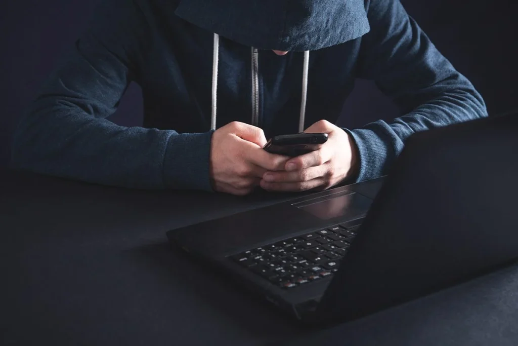 Nueva oleada de estafas digitales con falsas notificaciones de Hacienda, prevención recomendada por Incibe