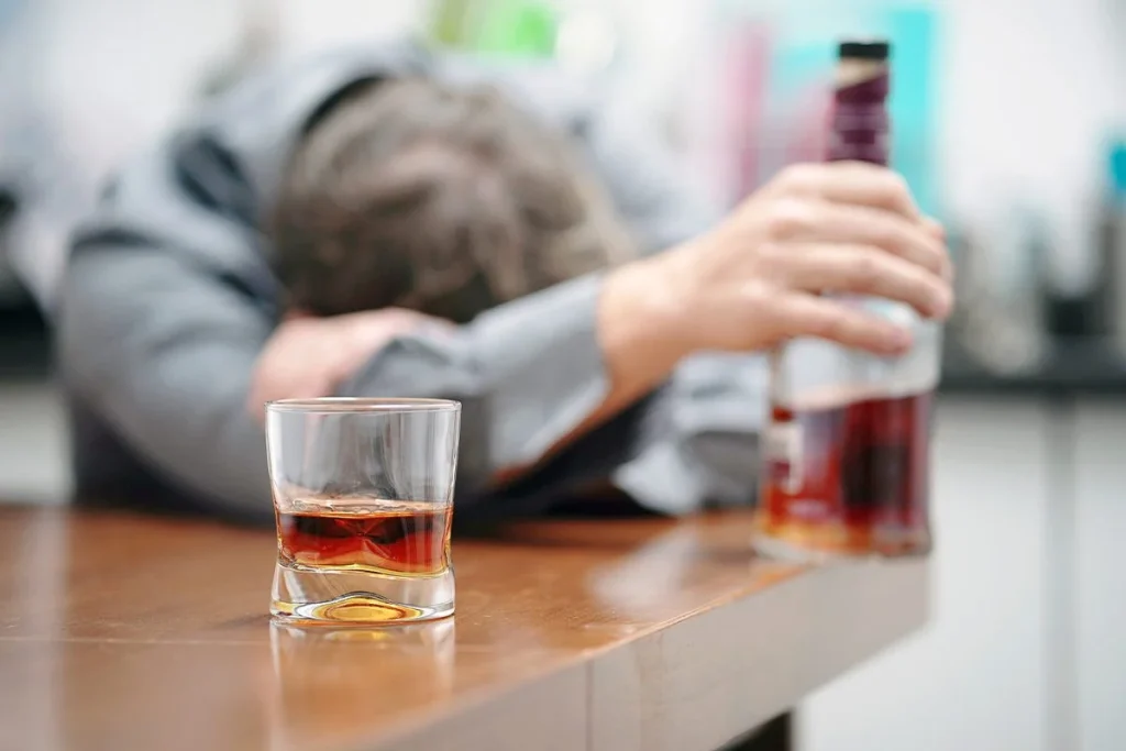 Científicos españoles desarrollan un fármaco que disminuye el deseo de beber alcohol 1 Nuevo medicamento desarrollado en España contribuye a combatir la adicción al alcohol