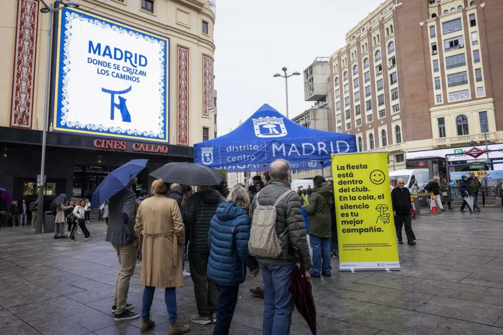 El Ayuntamiento de Madrid se pone serio con el problema del ruido, principal dolor de cabeza para el Distrito Centro 2 Punto de información en Callao de la campaña frente al ruido nocturno