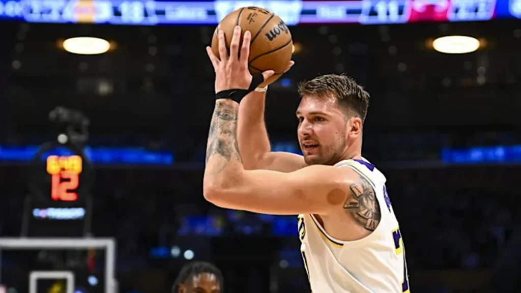 ¿Quién manda en la NBA? Luka Doncic y Brunson reclaman el trono Fuente: Agencias