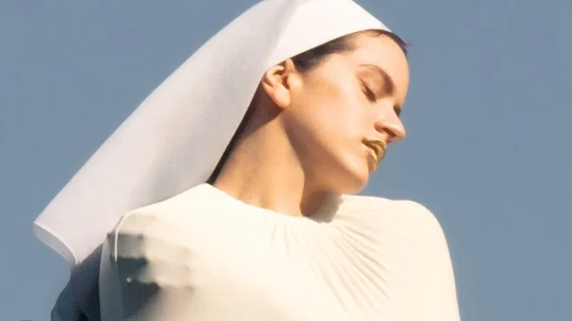 "La gente no se va a hacer más religiosa": Ana Rosa Quintana se va durísimo contra Rosalía, mientras Pedro Sánchez le deja un mar de elogios por su disco 'Lux'