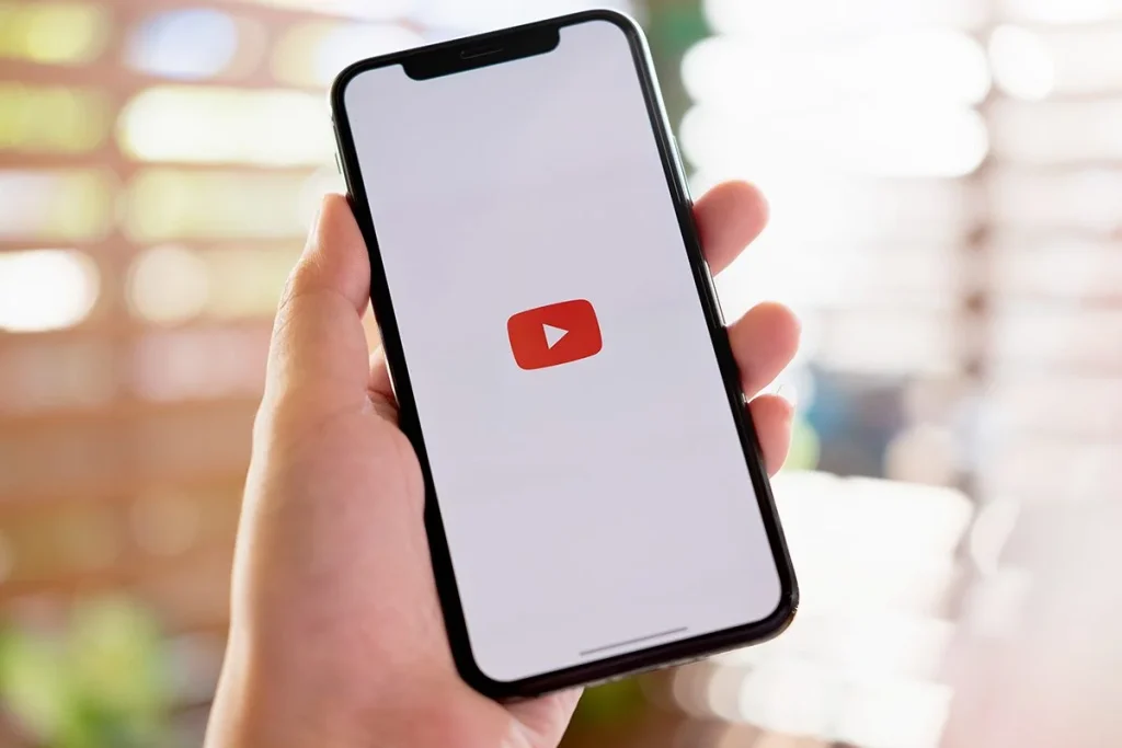 Uso de IA en YouTube para modificar la reproducción de vídeos genera debate entre usuarios