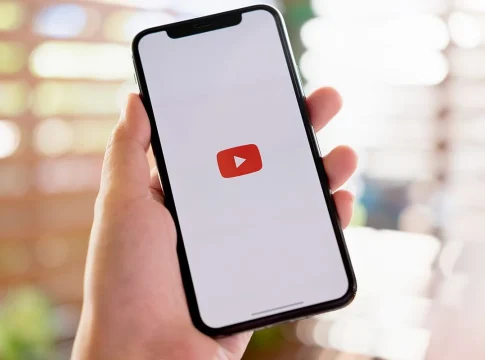 Uso de IA en YouTube para modificar la reproducción de vídeos genera debate entre usuarios Uso de IA en YouTube para modificar la reproducción de vídeos genera debate entre usuarios