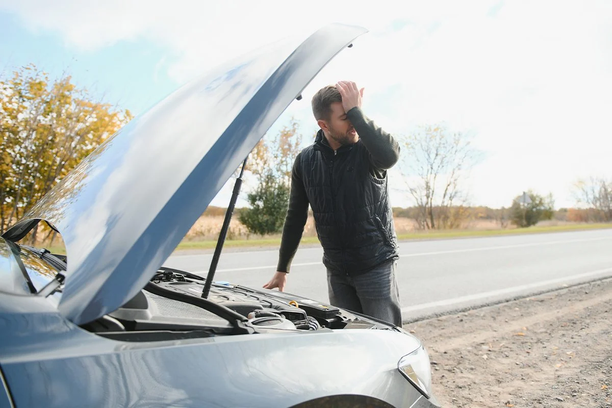 Llevar la baliza V-16 no impide la multa de 200 euros si no tienes este repuesto obligatorio 1 DGT normativa