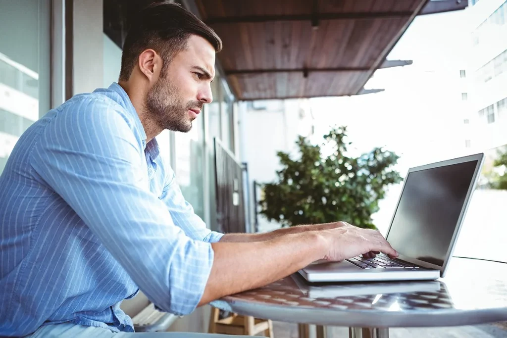 Ventajas clave de utilizar inteligencia artificial local en lugar de ChatGPT para mayor control y privacidad