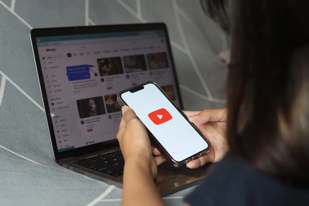 YouTube activa una polémica función basada en IA que cambiará la forma de reproducir vídeos