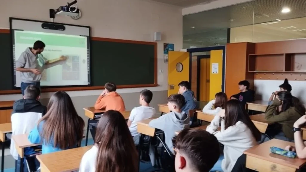 Alarma en la educación: uno de cada cuatro quinceañeros suspende lo básico en matemáticas y lectura Fuente: Europa Press