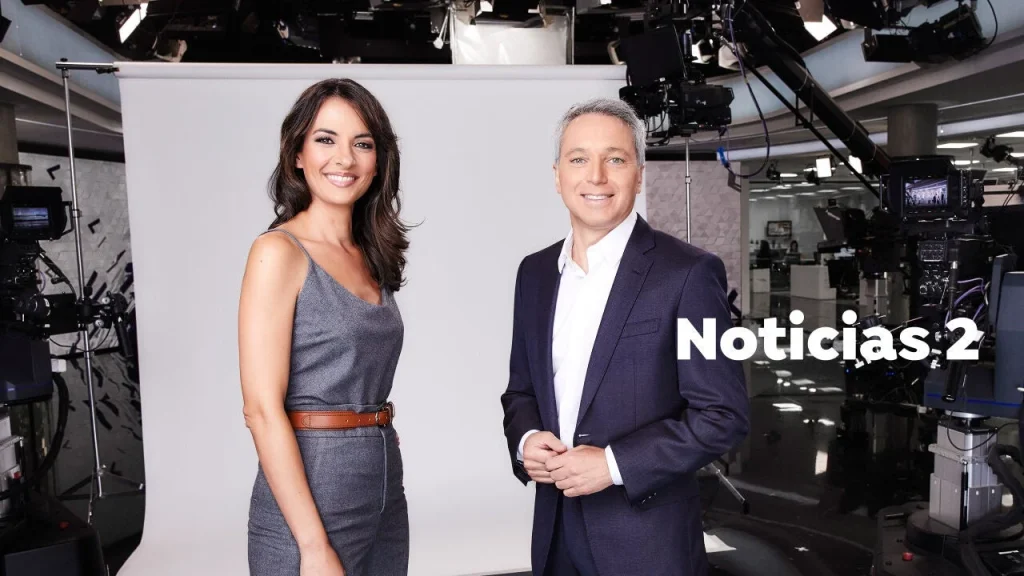 La 1 asalta a millennials y fines de semana pero no puede con Antena 3 y sus 14 meses seguidos de liderato en audiencias 3 Los presentadores de Antena 3 Noticias 2