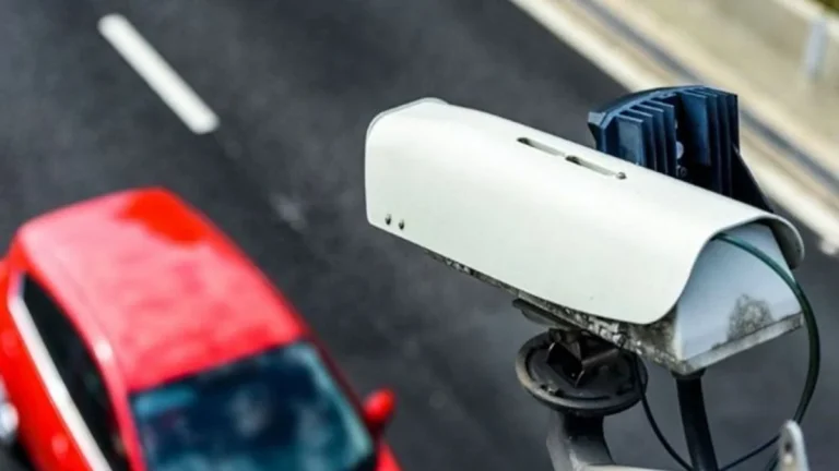 El 'Gran Hermano' de las cámaras lectoras de la DGT caza a 1,5 millones de coches sin ITV ni seguro en España