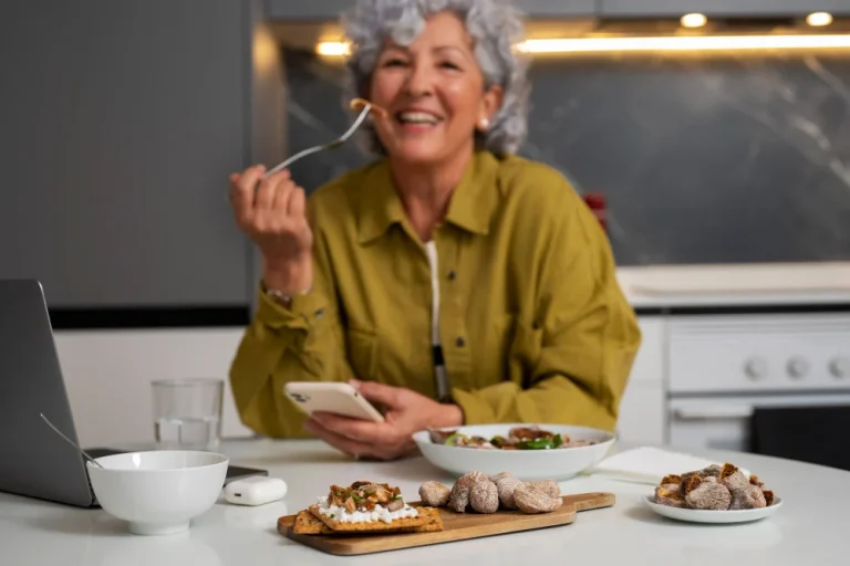 Crees que comes sano, pero si cenas a esta hora nunca vas a adelgazar