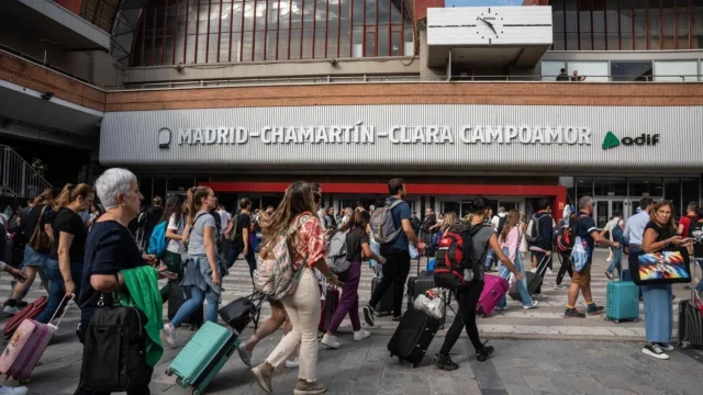 Las promesas incumplidas de Renfe y Adif provocan el caos en Cercanías Madrid: "Mañana mismo alguien debería dimitir"