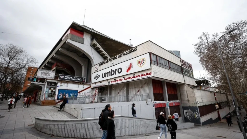 Donde el fútbol sigue siendo del pueblo: el Rayo Vallecano y la fuerza de Vallecas Fuente: Europa Press