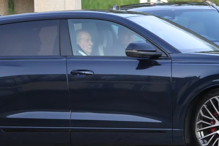 Felipe VI y la imprudente maniobra al volante del Lexus que podría ser sancionada, según el Código de Circulación Real 3 El contexto del almuerzo familiar