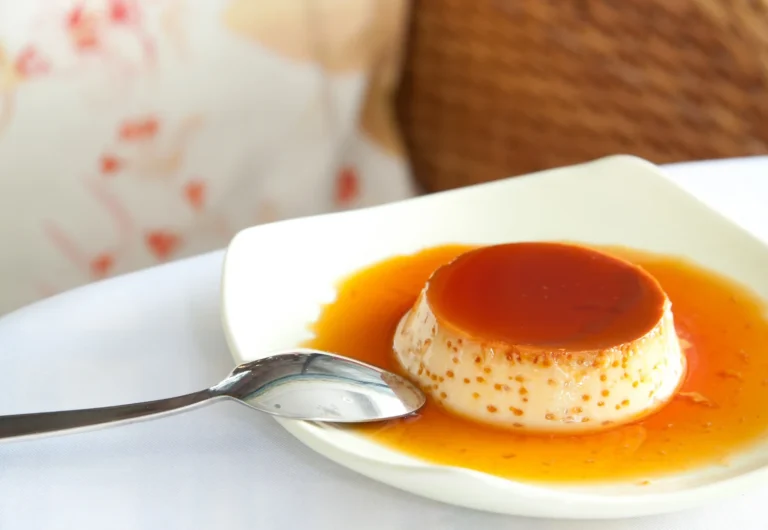 Microondas revolucionaria: así se prepara el flan más viral del momento