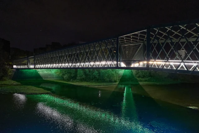La nueva iluminación sorpresa de Madrid Río, una "horterada turística" y un "crimen ambiental" para los vecinos