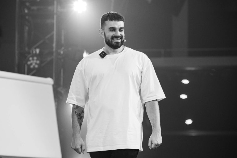 Del Burger King al éxito digital; la historia de Fabio Serna y la habilidad que pocos conocen