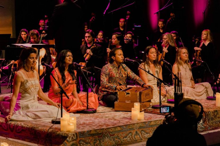 Mantra Orchestra; Una sinfonía por la Paz Global