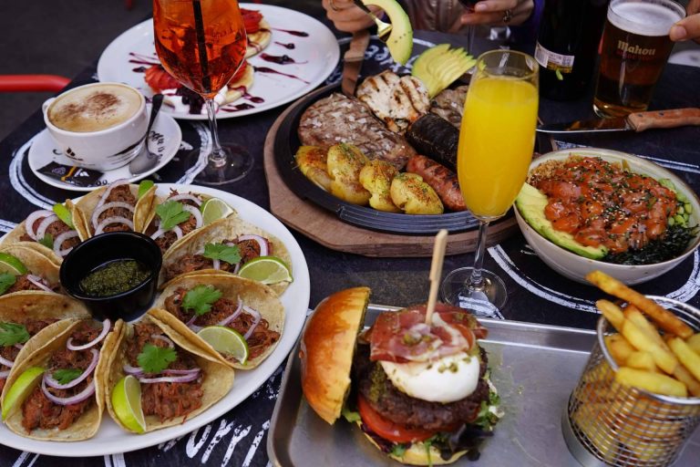 Cinco cocinas, una terraza oculta y mucho rollo; el secreto mejor guardado de La Latina