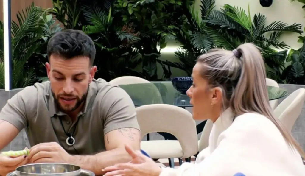 Corazones y rupturas bajo el mismo techo