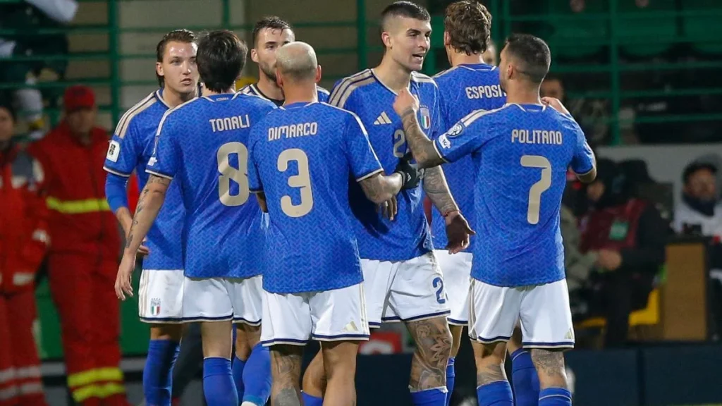Italia toca fondo: un histórico del fútbol europeo al filo de perder su tercera cita Mundial seguida Fuente: Agencias