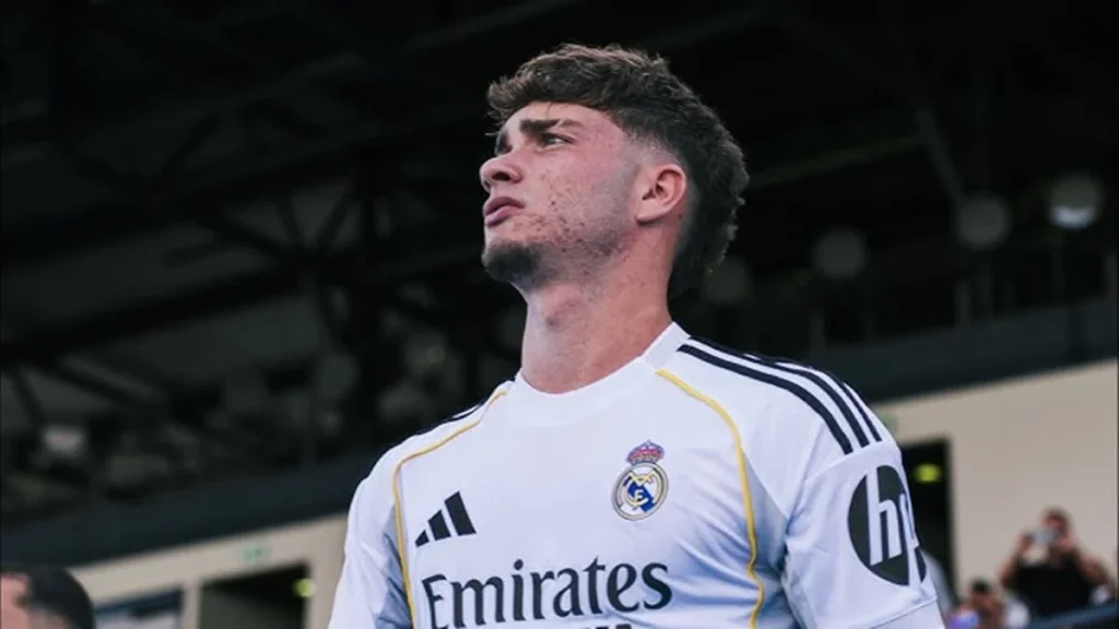 Cesc Fábregas se lleva a otro canterano del Real Madrid al Como Fuente: Real Madrid