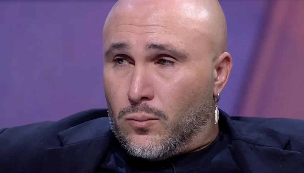 “Necesita ayuda psicológica urgente”: Kiko Rivera explota contra Antonio Rossi y lanza un dardo a Isabel Pantoja en 'De Viernes' 1 Kiko Rivera en De Viernes y la clara advertencia a Antonio Rossi