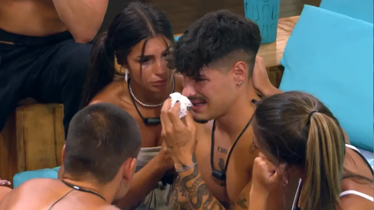 ¡Expulsión por violencia! El caos desatado altera la dinámica de las dos villas en 'La Isla de las Tentaciones’