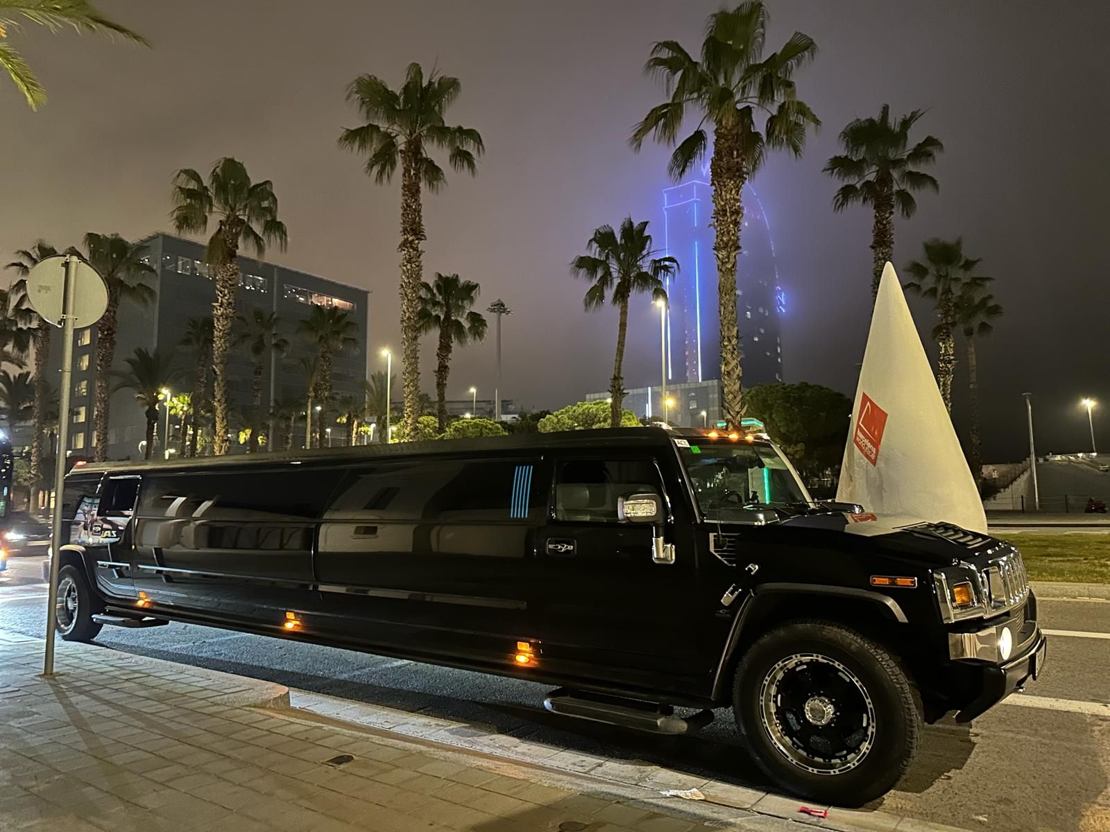 La limusina Hummer negra más grande de Cataluña llega a Barcelona tras ser galardonada como 'Miss Las Vegas' 1 limusina Hummer grande Cataluna Barcelona