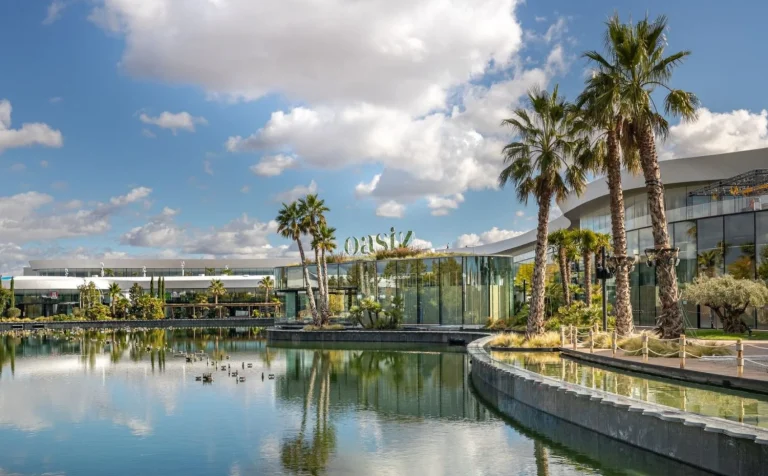 El vía crucis de Oasiz, el centro comercial más grande de Madrid que tiene al enemigo en casa