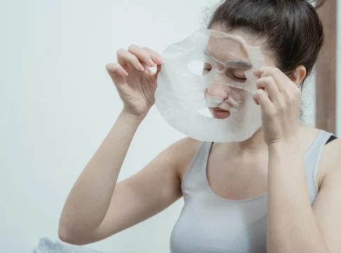 La edad perfecta para incluir el ácido hialurónico y el retinol en tu vida no es la que te imaginas... ¿Se te está yendo el reloj? | Fuente: Pexels La edad perfecta para incluir el ácido hialurónico y el retinol en tu vida no es la que te imaginas... ¿Se te está yendo el reloj?